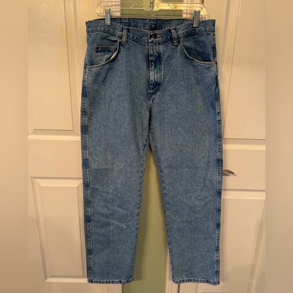 Men’s wrangler rugged wear jeans 35 x 30 Classic fit - Picture 3 of 8